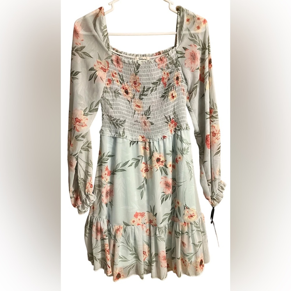 Hostess Pick ☄️💥🥳Takara Green and Pink Dress with Elegant Design